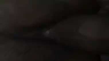 Larki Dard Se Chila Rahi Hai