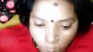 Voluptuous Desi wife shows her blowjob XXX ss to hubby's friend