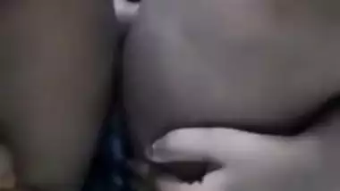 ඉන්න බෑ ඇගිල්ල ගහගත්තා . Sri lankan school girl fingering at bathroom