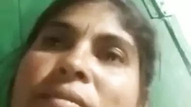 Malayali aunty showing boobs making a guy masturbate on the video call