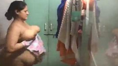 Indian Bangala Aunty’S Nude Body Captured By Hidden Cam