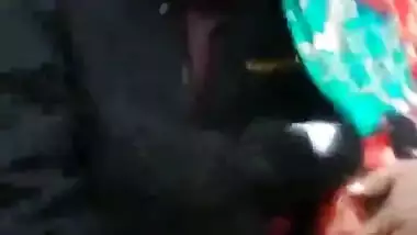 Hot desi girl caught sucking bf cock in park