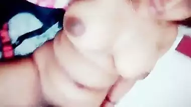 Indian teen films the way she masturbates and doesn't forget XXX titties