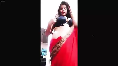 Desi cute bhabi very hot selfie video making