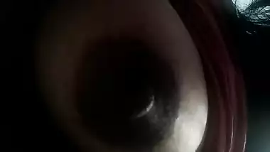 Desi slut thinks her XXX tits are too sexy not to be exposed worldwide