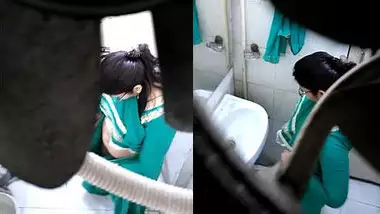 Bf Sanilyni Hd - Desi Bhabhi Toilet Capture xxx desi porn video
