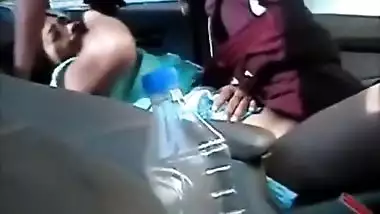 Hindustani maid ka driver se car mai pussy fuck ka mms