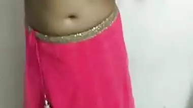 Good-looking Indian dancer during performance flashes small XXX tits